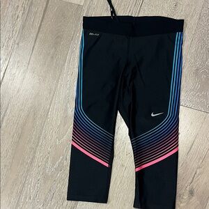 Nike dri fit capri size S
